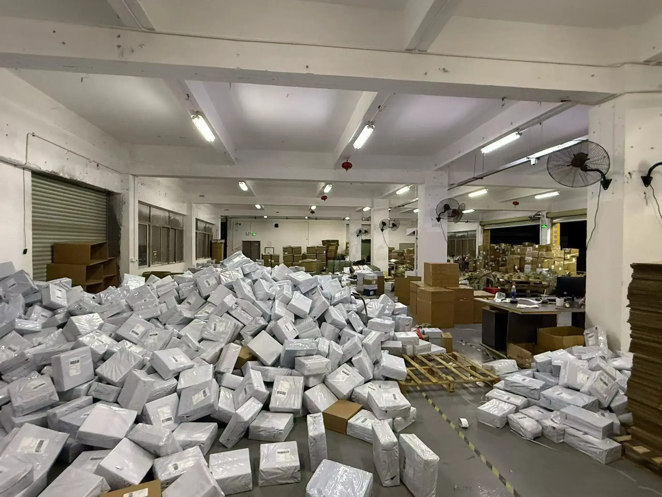 Real Shenzhen warehouse in Fuyong Bao'an District near Shenzhen Bao'an International Airport